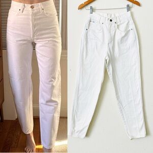 Vintage Chic SIZE 8 white high rise mom tapered jeans